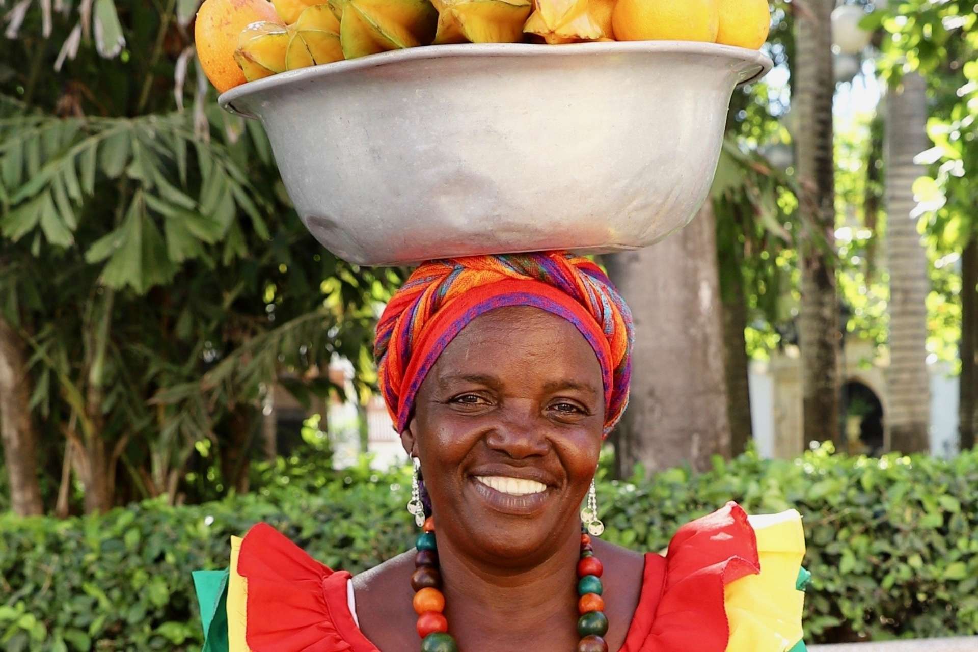 Local woman carrying fruit on her head in Cartagena&rsquo;s walled city, Colombia