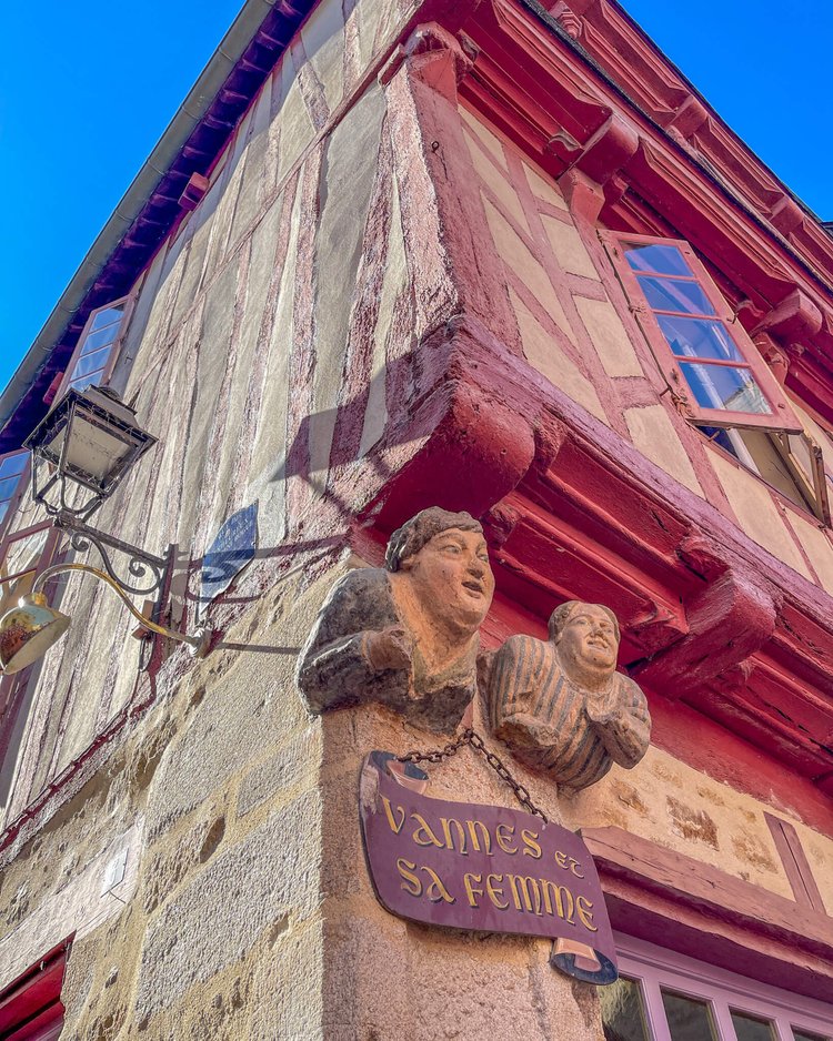 Gamlebyen har hus med historiske detaljer. 