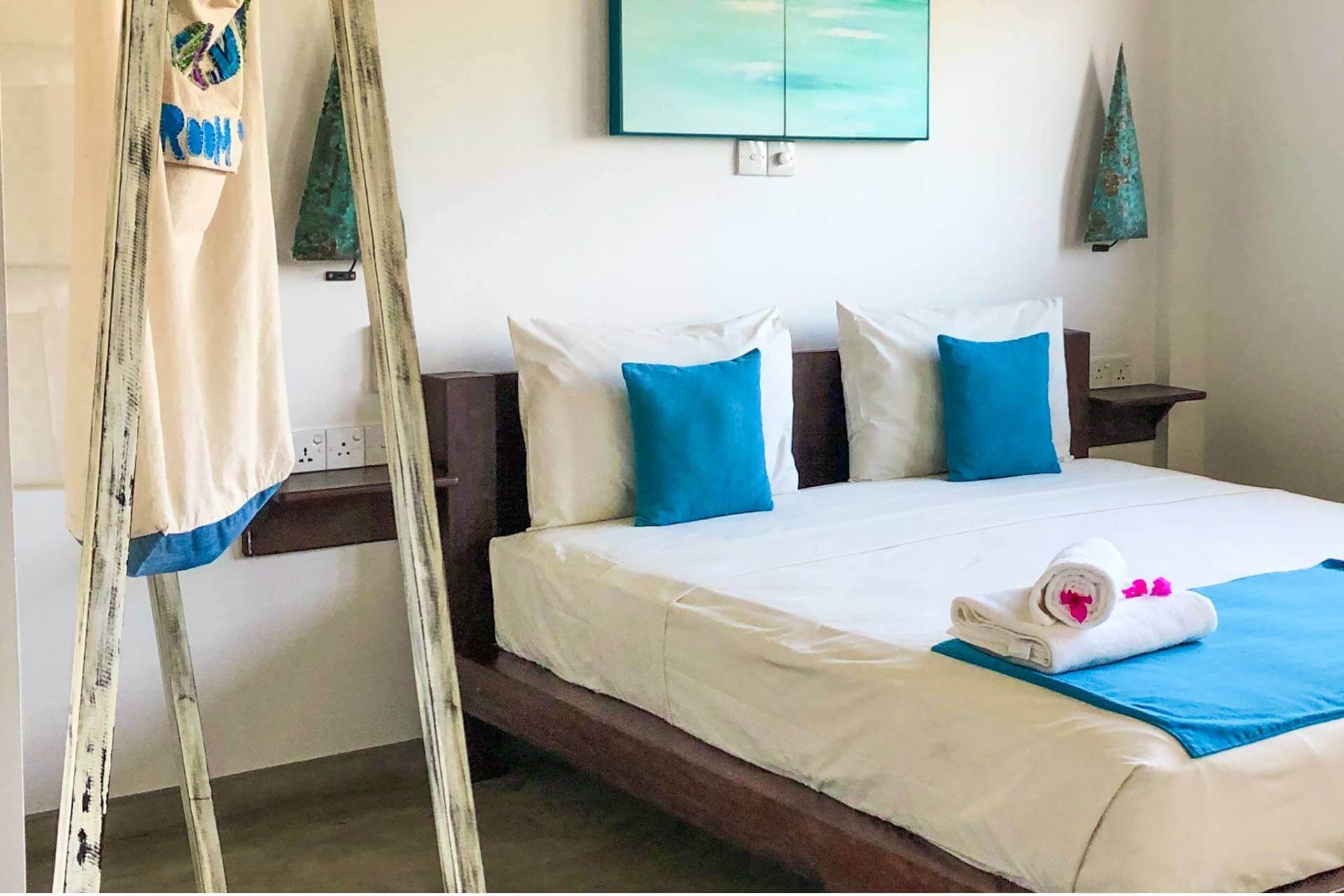 Dobbeltrom p&aring; At Ease Beach Hotel i Hikkaduwa med lyse farger