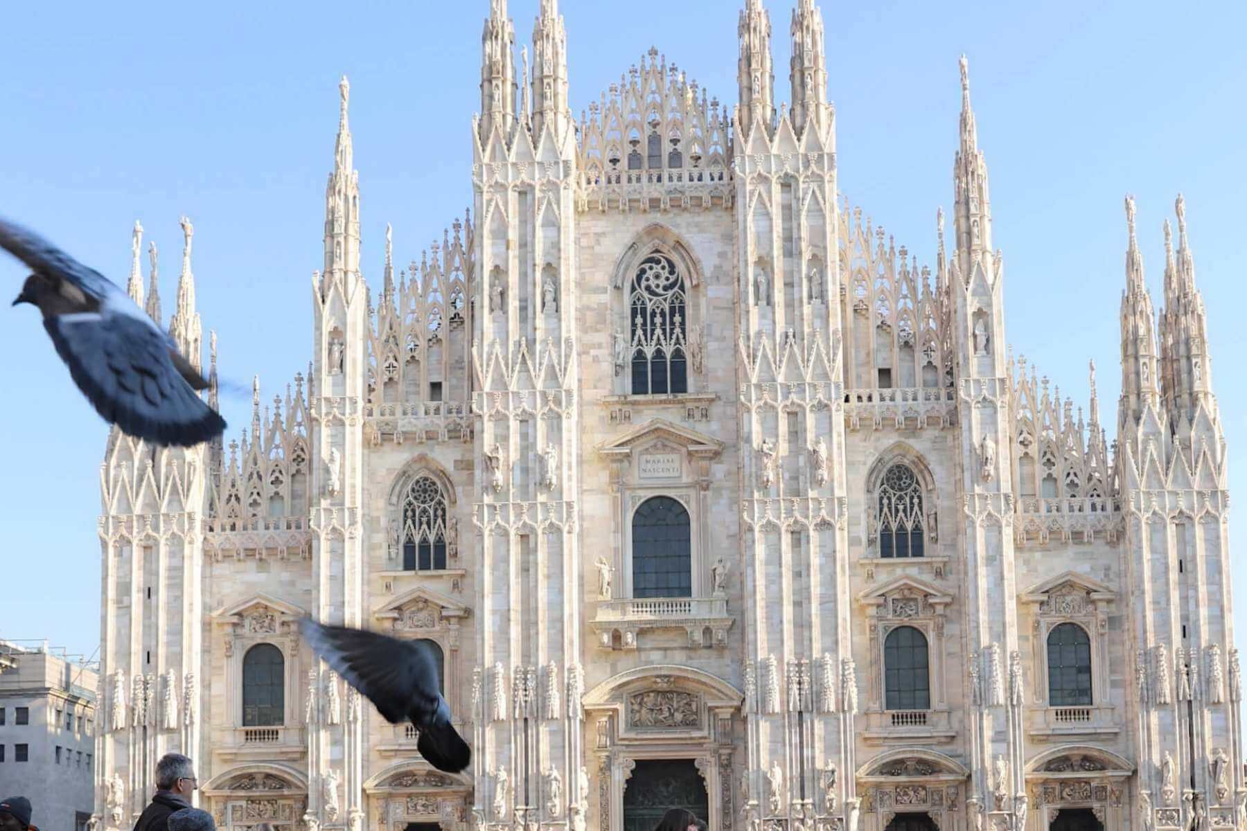 Duomo di Milano &ndash; den ikoniske katedralen p&aring; Piazza del Duomo i Milano