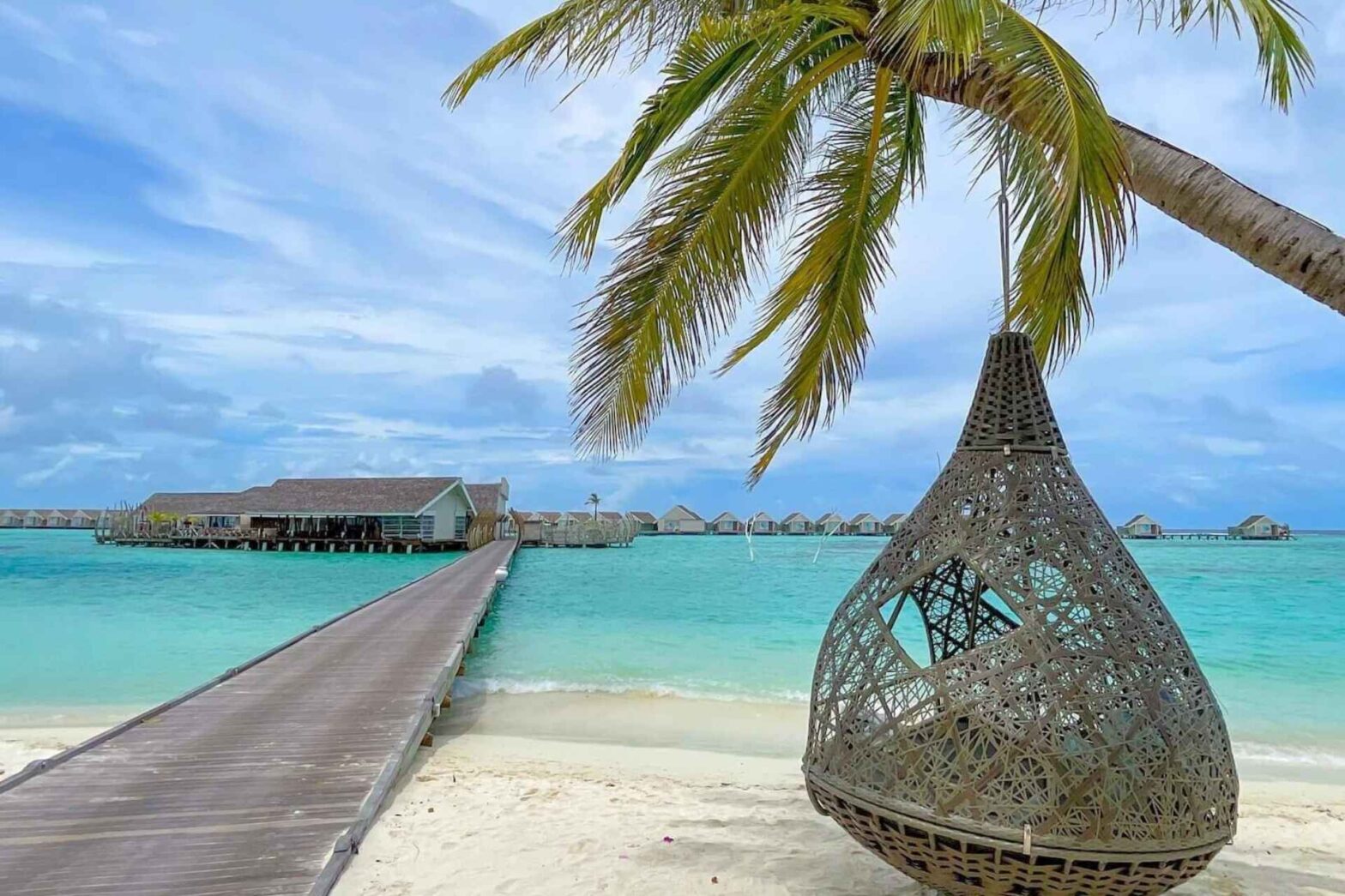 Luksusresort p&aring; Maldivene med strand og overwater-villaer ved LUX South Ari Atoll