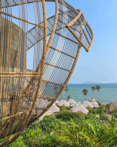 The Mak Trat hotell Koh Mak utsikt fra solterrassen over resorten og havet.