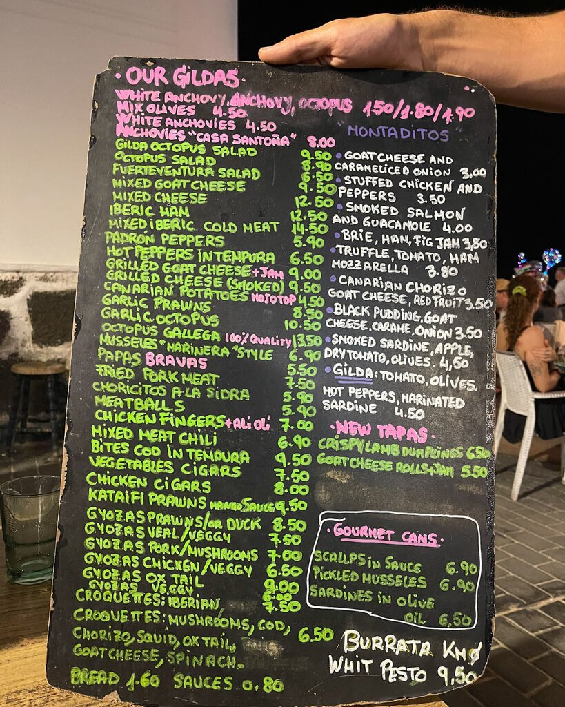 En meny fra en av de hyggeligste tapas-restaurantnene i Corralejo på Fuerteventura.