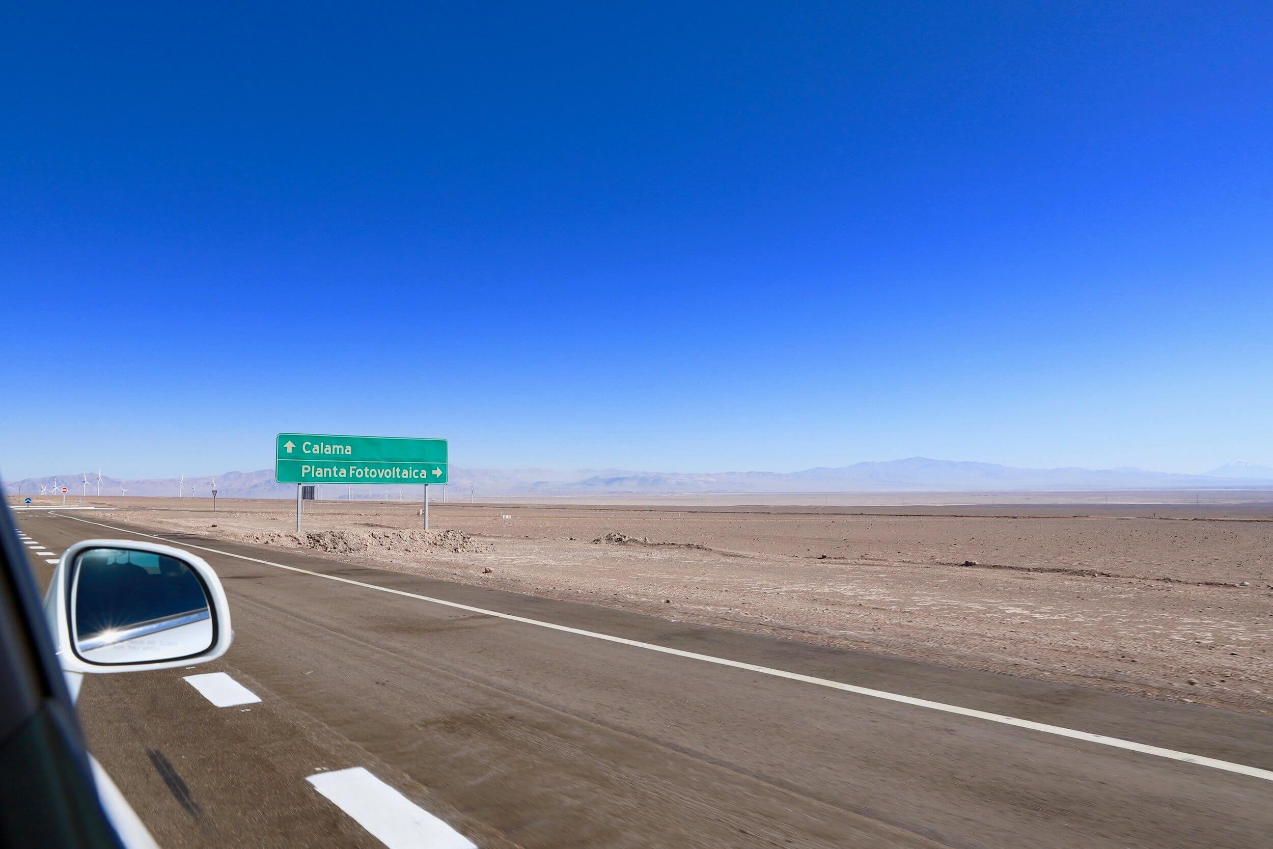 Roadtrip Atacama Chile. Bildet er tatt fra bilen. 