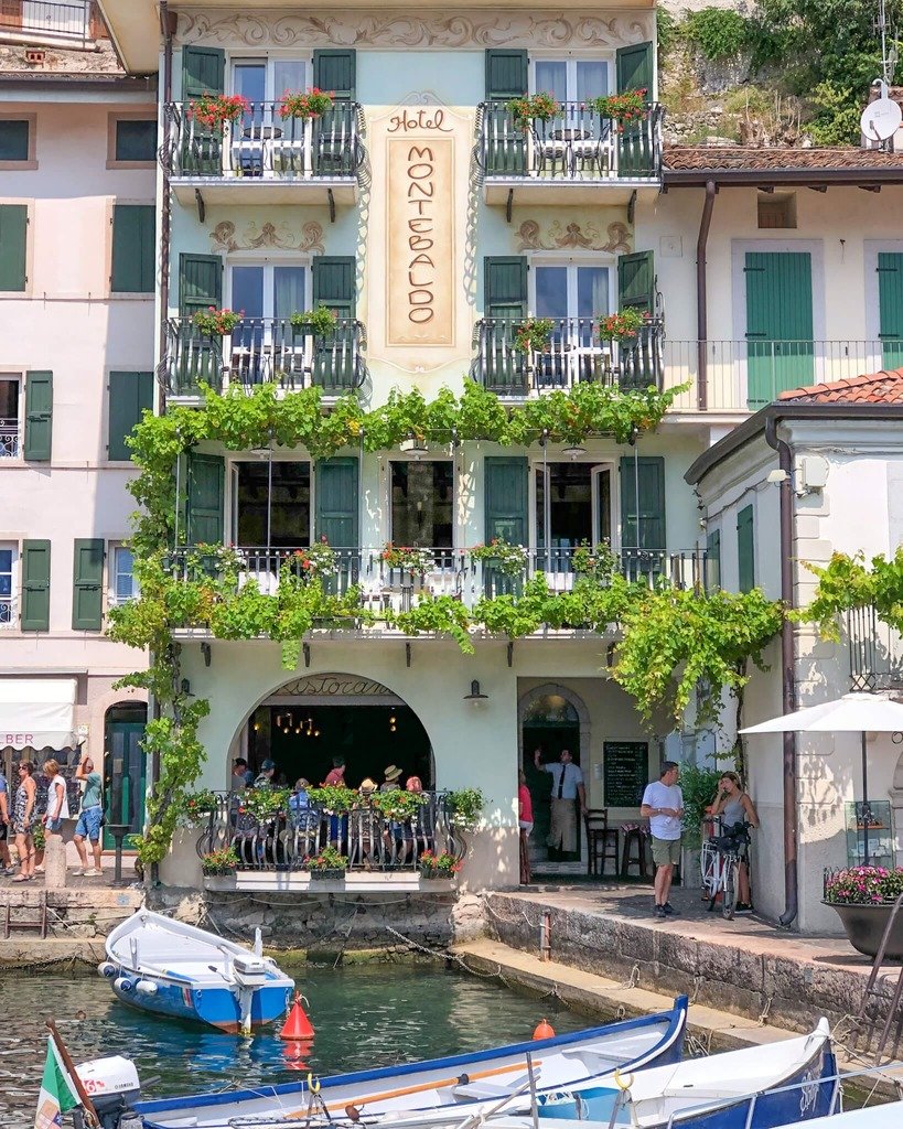 Til Limone-sul-garda i havnen er det fortsatt god temperatur i september og oktober.