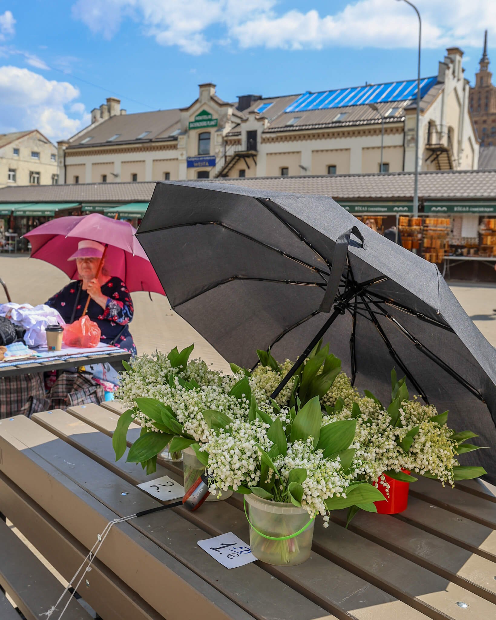 riga-latvia-central-market-blomster.JPG