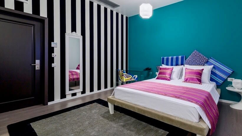 The Mansion Bucharest room with stripes and colors. 