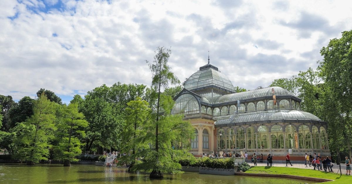 Palacio de Cristal i Retiro Parken i Madrid.