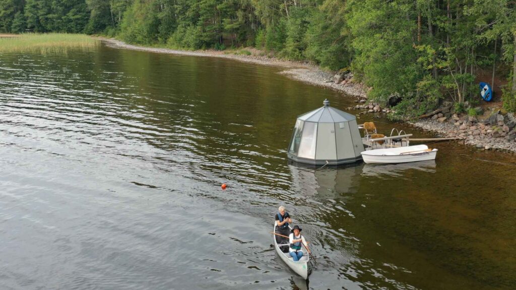 I kano på innsjøen Västra Silen, Yggdrasil Igloo og Normarkens Kanotcenter.