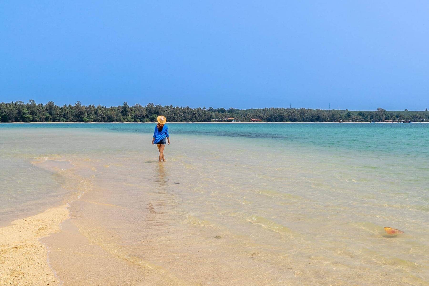 Sandbanke og klart turkist hav ved Koh Mak i Thailand
