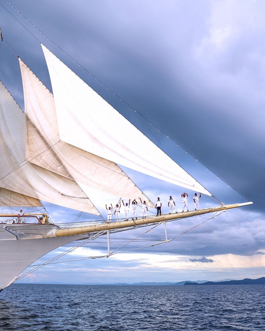 Star Clipper med fulle seil og oppstilt crew