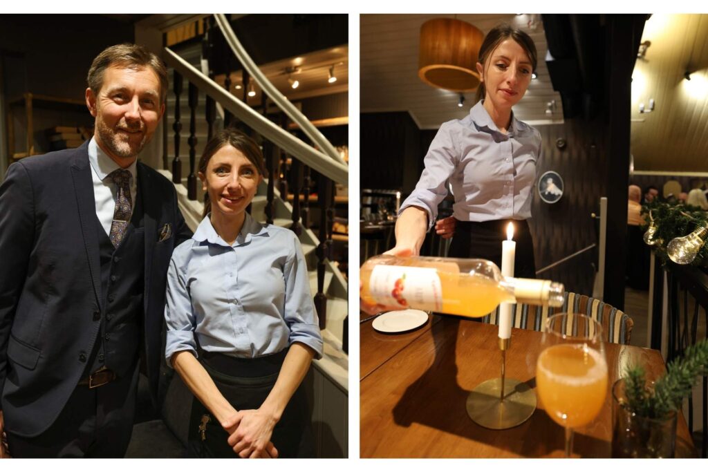 Servitører i arbeid på Becks Brasserie & Bar Osebro i Porsgrunn, med servering og varm stemning i restauranten