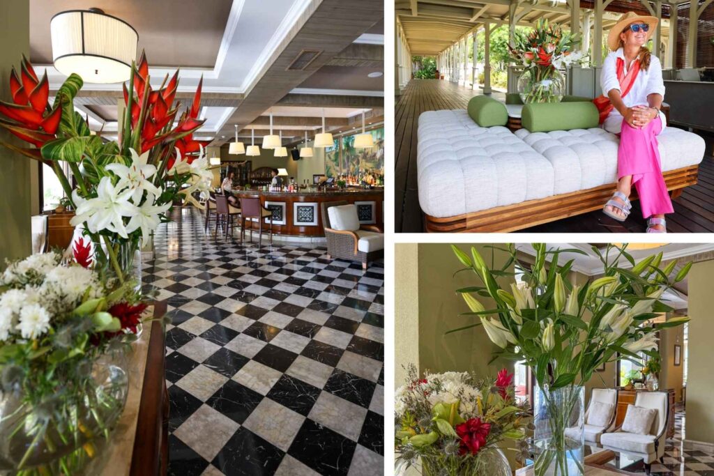 Lobby og loungeområder med tropiske blomster, kolonistil og avslappende sitteplasser.