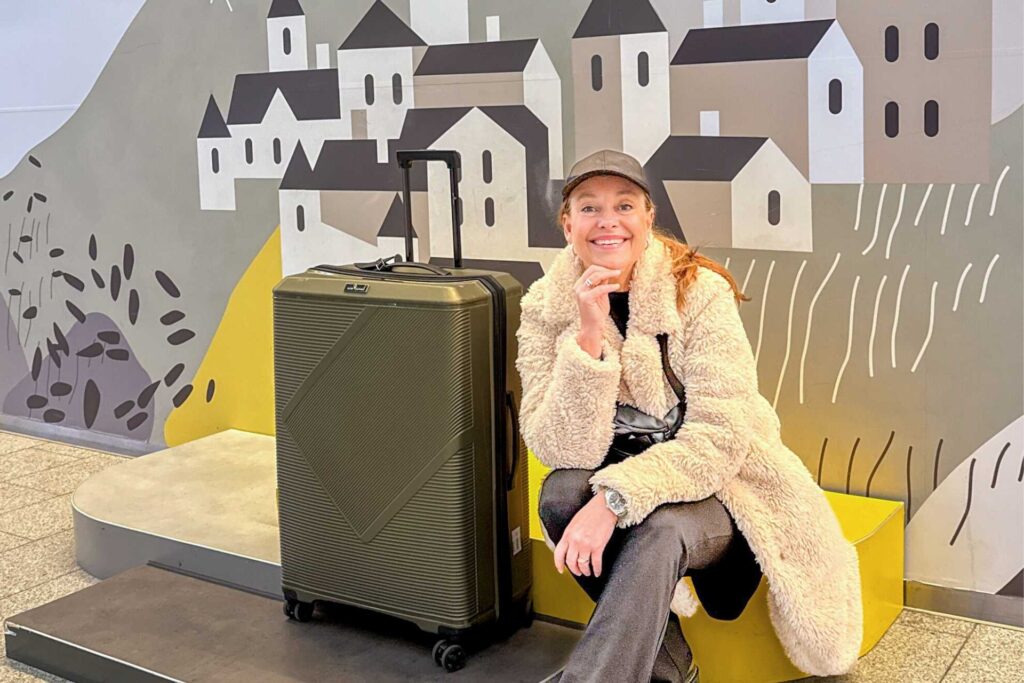 Reiseartikler i gave &ndash; romslig koffert til henne, praktisk og stilrent valg for den reiseglade.