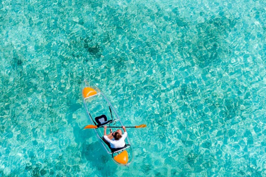 Opplevelser p&aring; Maldivene med glasskajakk i krystallklar lagune