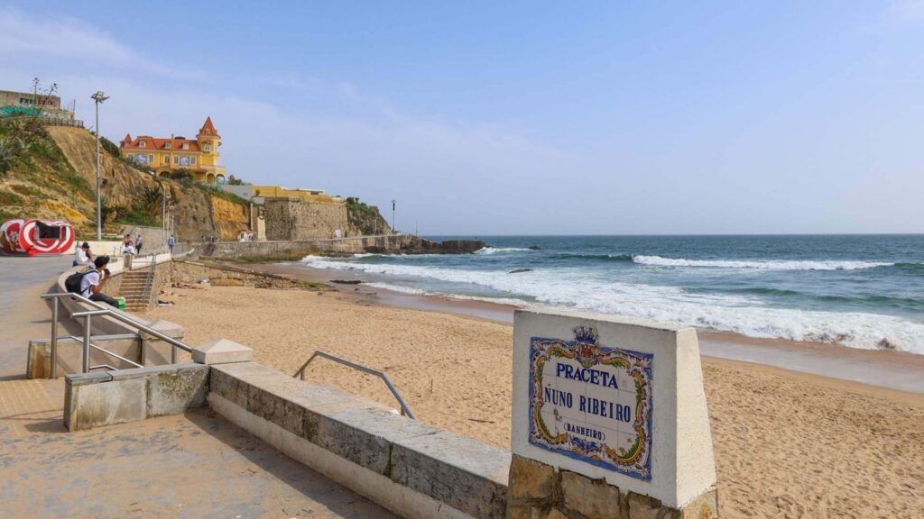 Strand langs Portugals riviera. Praceta Nuno Ribeiro