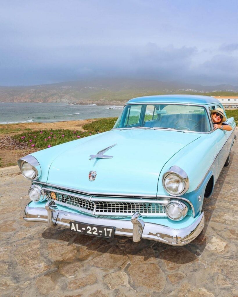 Roadtrip langs Portugals kyst i vintage bil Ford