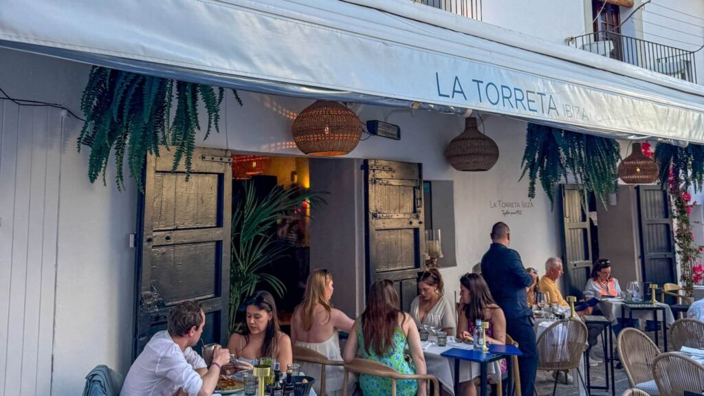 La Torreta restaurant i Dalt Vila med uteservering og middelhavsstemning.