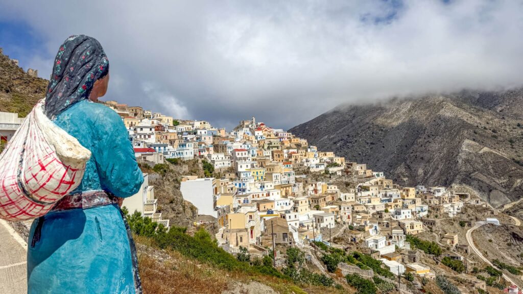 Utsikt over fjellandsbyen Olympos på Karpathos, kjent for sine tradisjoner og spektakulære beliggenhet.
