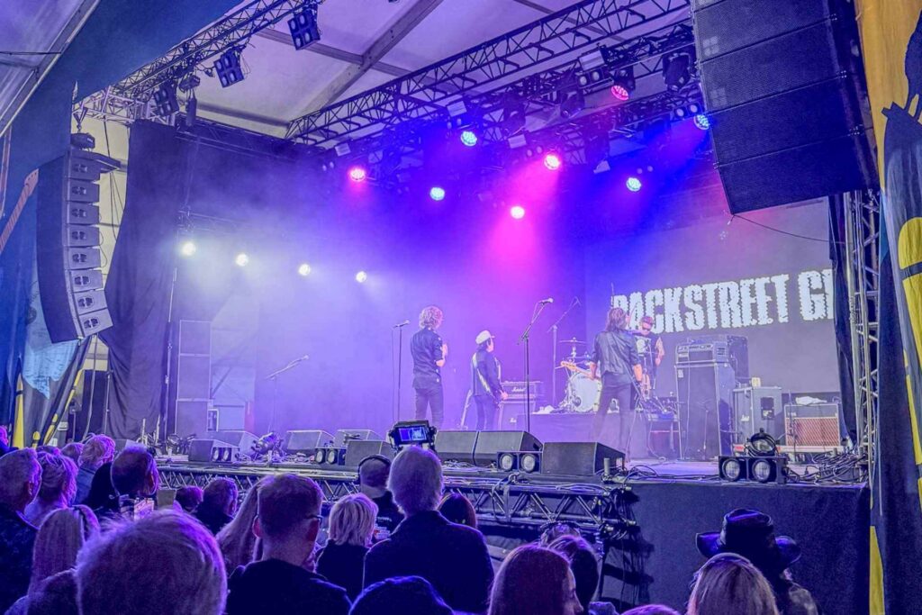 Backstreet Girls p&aring; scenen under Notoddens Bluesfestival 2026. 