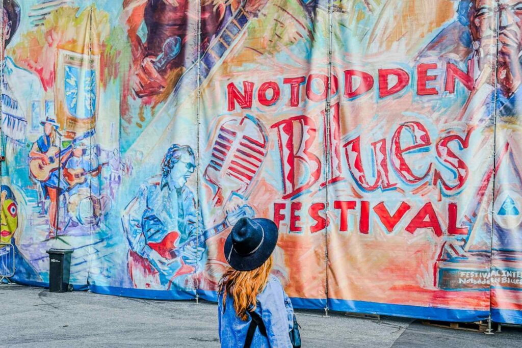 Veggmaleri ved inngangen til Notodden Bluesfestival i Telemark